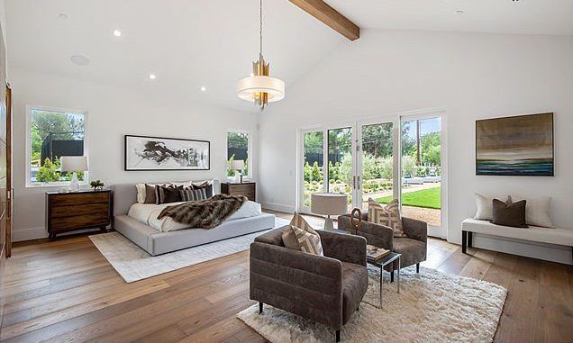 50A4D9A9-F6DC-4DB7-8031-98C96B3C2521